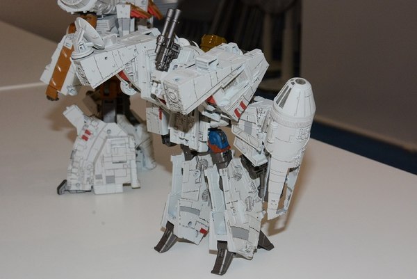 Star Wars Powered By Transformers Millennium Falcon Up Close Photos Of New Crossover Figure 10 (10 of 12)